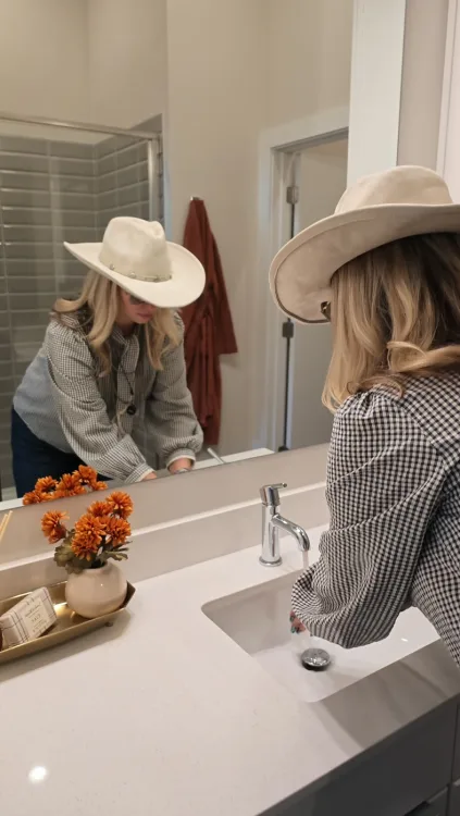 Two agents at a kitchen counter, mid-episode.
